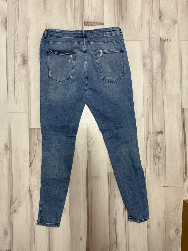Vaqueros rotos Zara azules