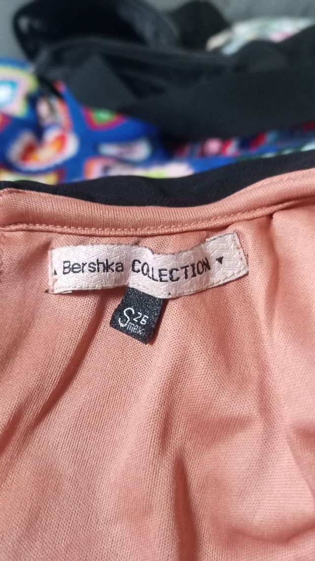 Vestido corto rosa palo con cuello