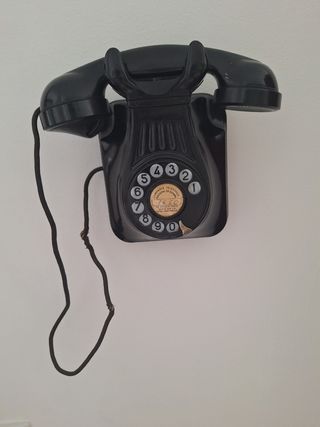 Teléfono antiguo de baquelita 
