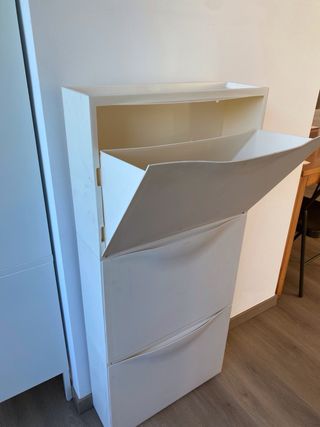 Zapatero Ikea blanco. 3 cajones.