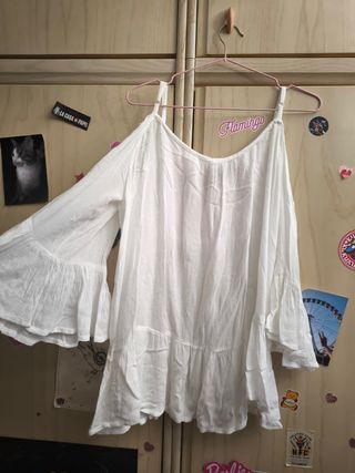 Blusa blanca y rosa - hombros descubiertos