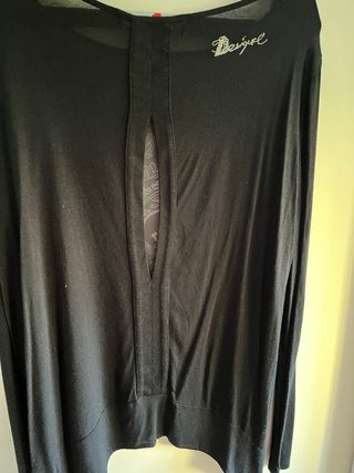 Camiseta Desigual negra y azul