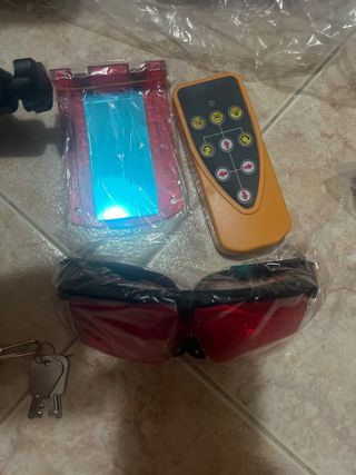 Nivel láser VEVOR + accesorios