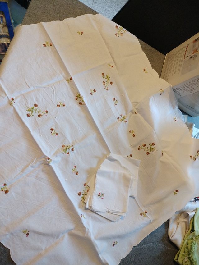 Tovaglia ricamata shabby chic misu 80x80
