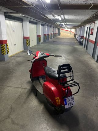 Vespa FL 125 roja clásica