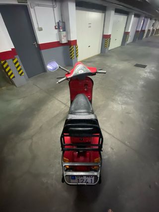 Vespa FL 125 roja clásica