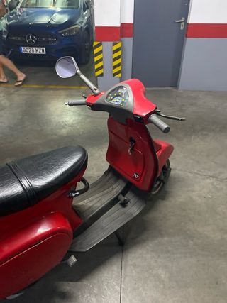Vespa FL 125 roja clásica