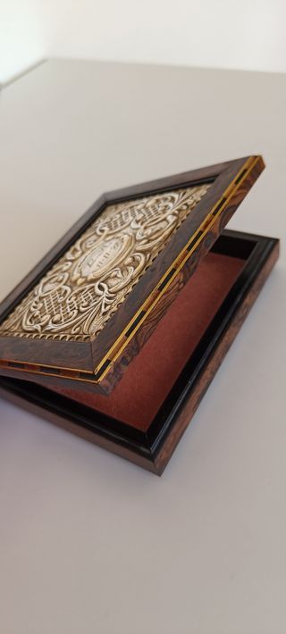 Caja para los puros antiguo madera, plata.