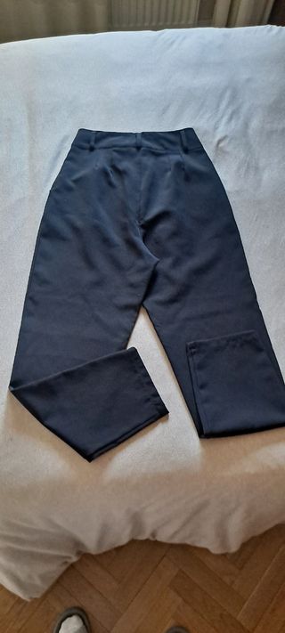 Pantalones negros pinza. Sin estrenar.