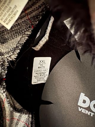 Gafas Snow Von Zipper, casco Bern, guantes y botas