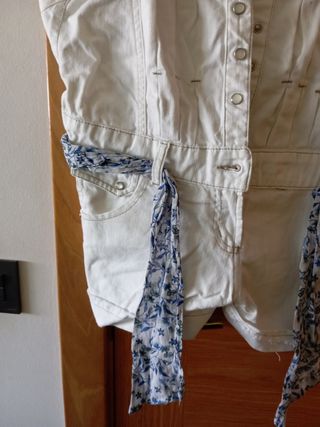 Peto vaquero  azul claro corto