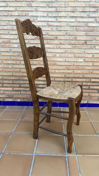 Sillas de madera de olivo tallada