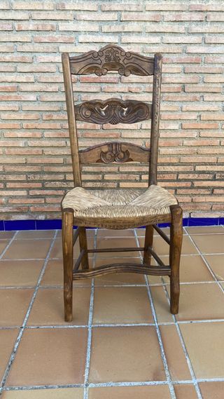 Sillas de madera de olivo tallada