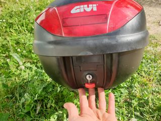 Baúl Givi 27L moto
