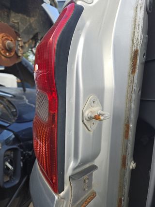 Piloto Trasero Izq. Toyota RAV4 2001
