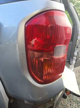 Piloto Trasero Izq. Toyota RAV4 2001