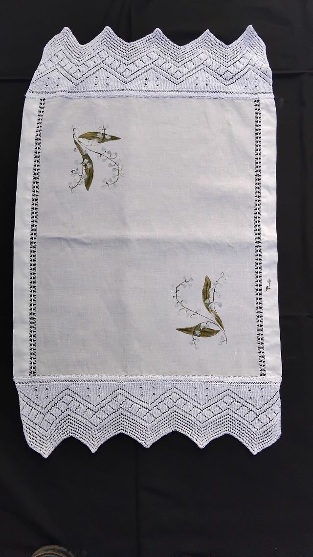 Naperon Linho Crochê Flores Pintadas