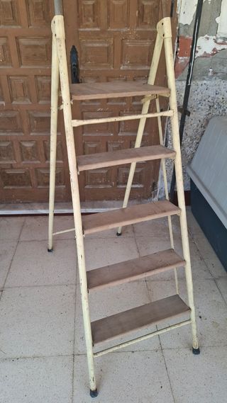 Escalera metálica 5 peldaños