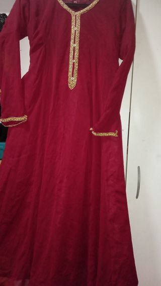 Vestido Rojo y Dorado