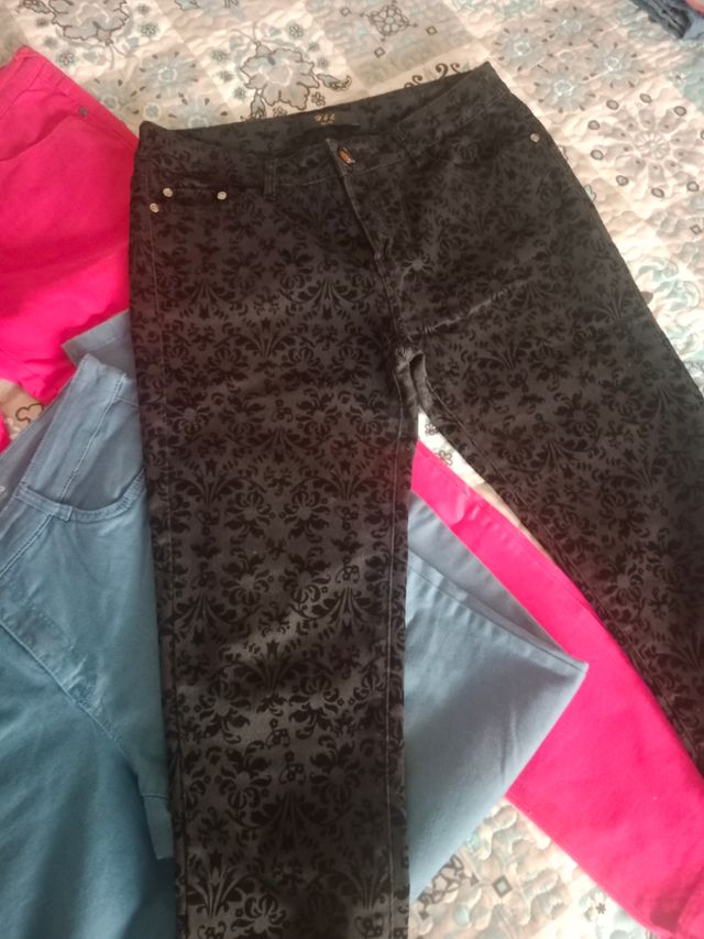 3 vaqueros pitillo: negro, azul, rosa