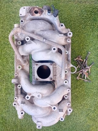 Colector admision Mercedes W107 4.5 V8 (1970-86)