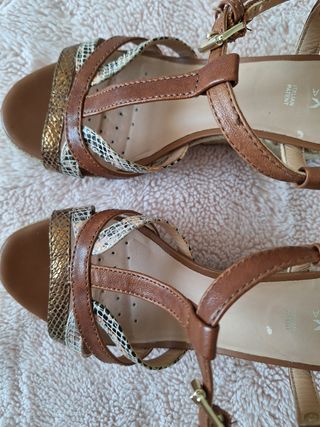 Sandálias Geox Salto Cunha 37