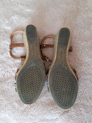 Sandálias Geox Salto Cunha 37