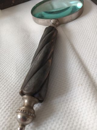 Lupa y abrecartas antiguos