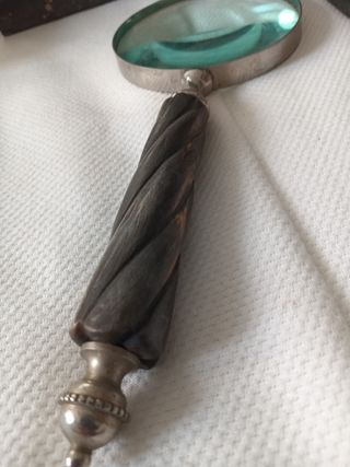 Lupa y abrecartas antiguos