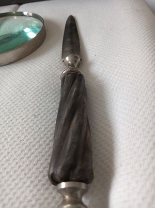 Lupa y abrecartas antiguos