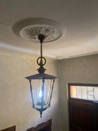 Lampara colgante madera vintage tipo farol.