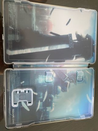 Caja Metal FFVII Crisis Core Reunion