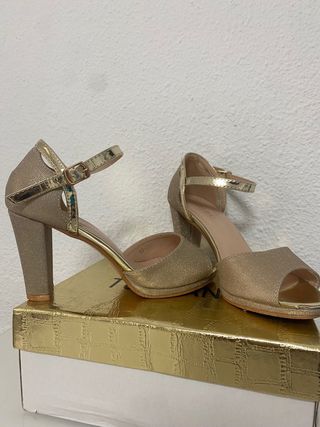 Tacones dorados fiesta talla 36