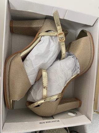Tacones dorados fiesta talla 36
