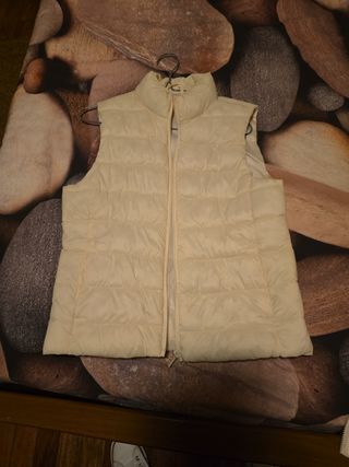 Chaleco acolchado beige