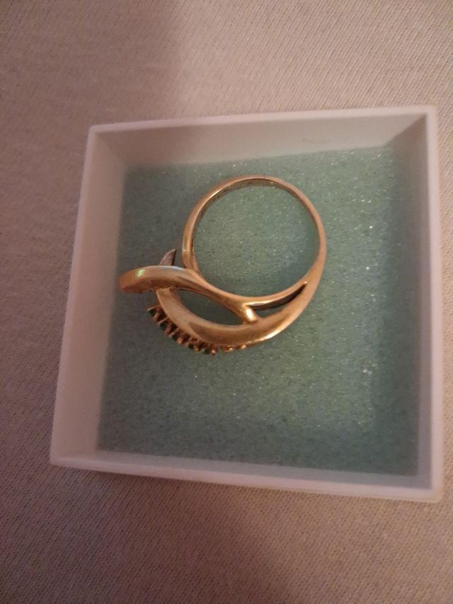 Anillo oro 18klts con esmeraldas Pesa 5gr. Nuevo.