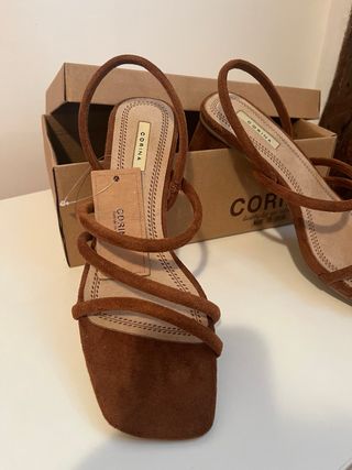 Sandalias CORINA de cuero NUEVAS A ESTRENAR