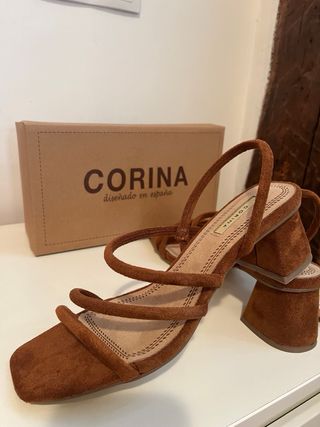 Sandalias CORINA de cuero NUEVAS A ESTRENAR