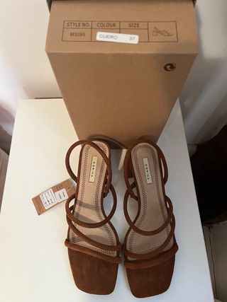 Sandalias CORINA de cuero NUEVAS A ESTRENAR