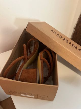 Sandalias CORINA de cuero NUEVAS A ESTRENAR