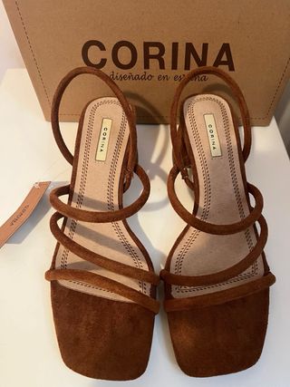 Sandalias CORINA de cuero NUEVAS A ESTRENAR