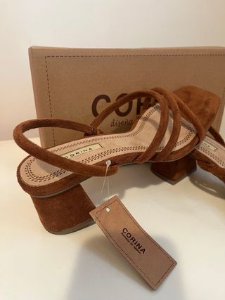 Sandalias CORINA de cuero NUEVAS A ESTRENAR