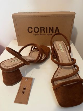 Sandalias CORINA de cuero NUEVAS A ESTRENAR