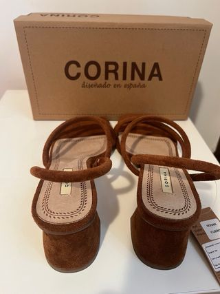 Sandalias CORINA de cuero NUEVAS A ESTRENAR