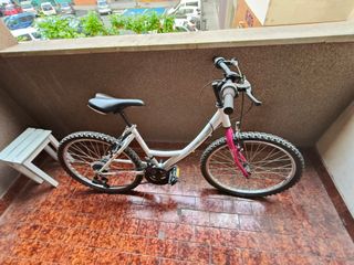 Bicicleta niña 24" blanca.