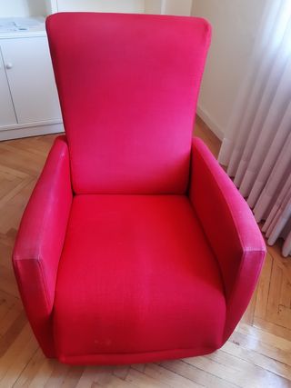 Sillón reclinable rojo