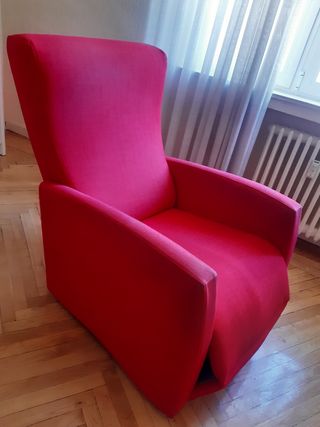 Sillón reclinable rojo