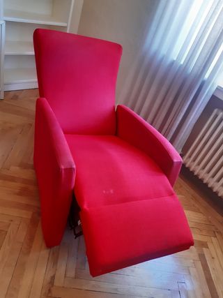 Sillón reclinable rojo