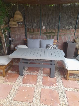 Mesa jardín aluminio - Exterior
Color gris.