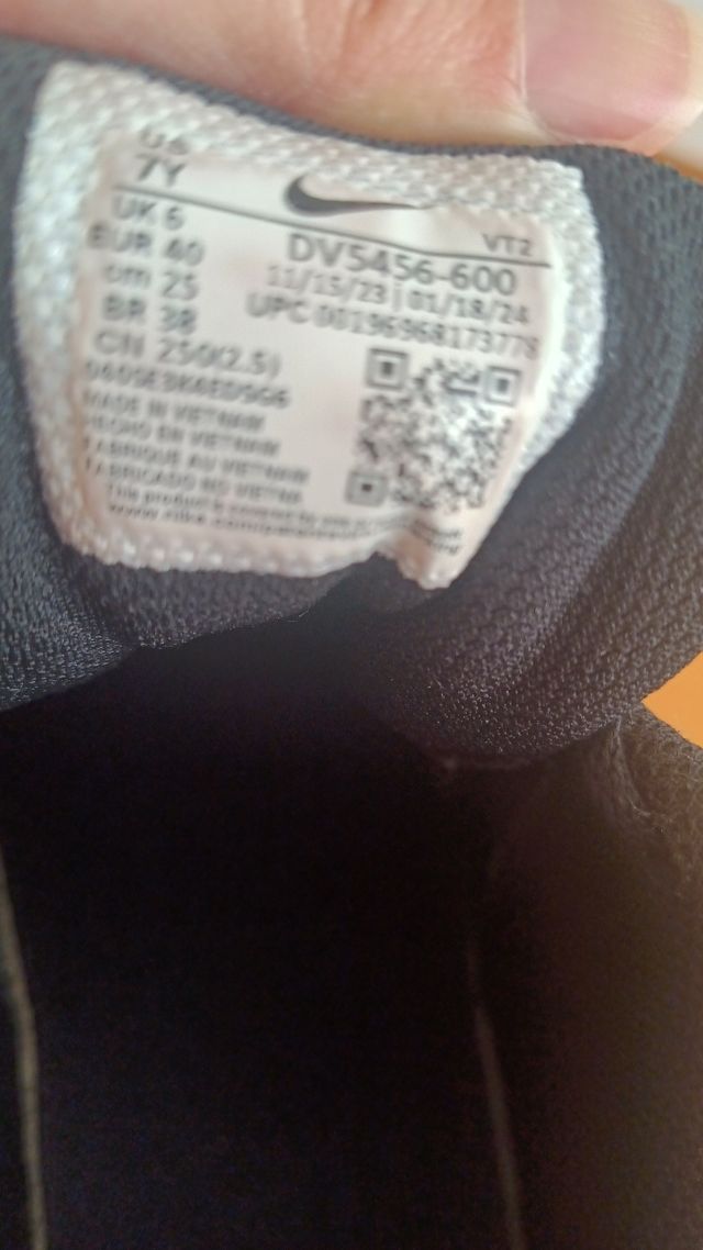 Lote de ropa y Zapatillas 40€